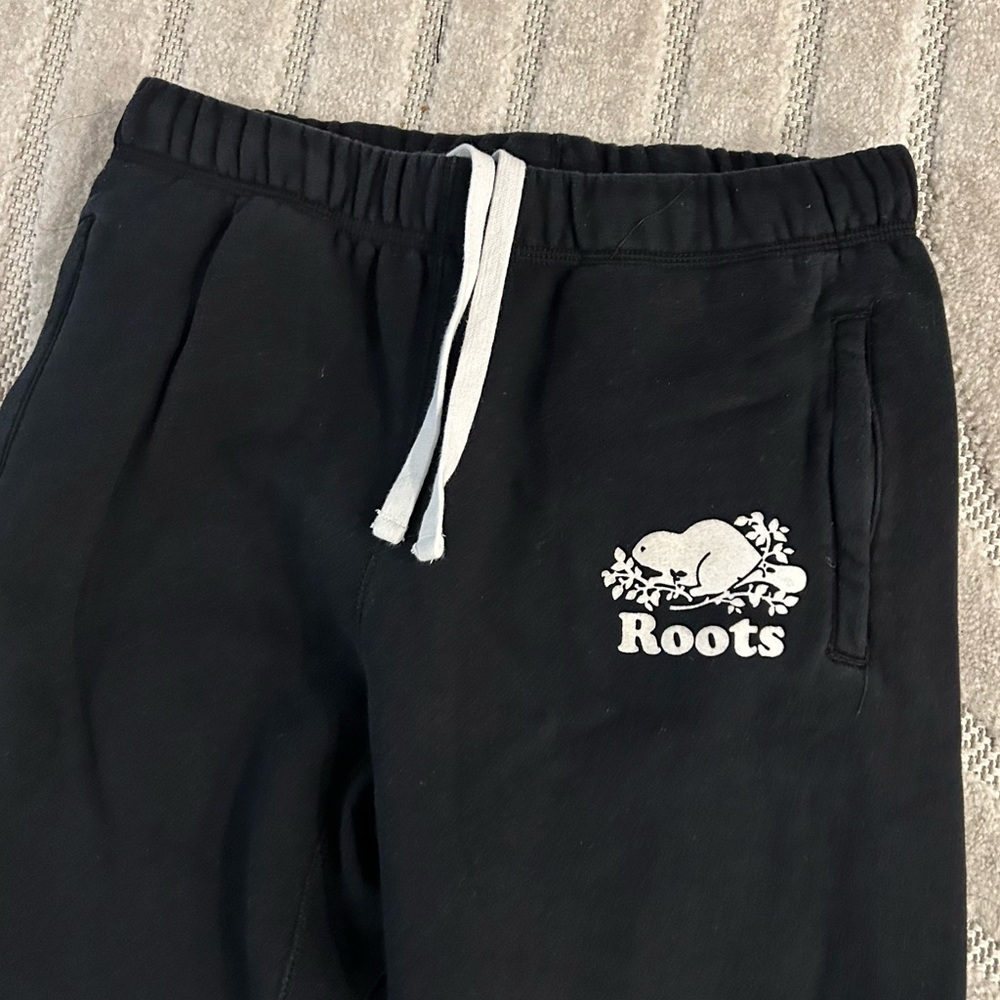Women’s Roots Classic Beaver Logo Sweatpants with Pockets in Black - XS